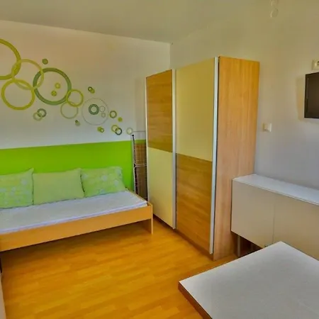 Sunny With Free Private Parking *